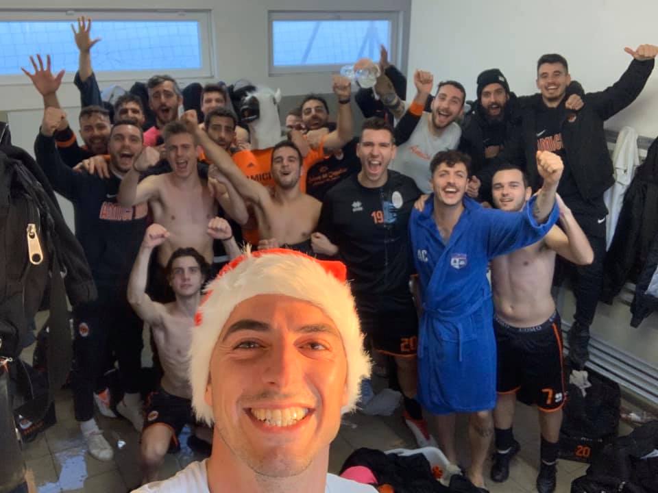 Prima Categoria, Amici Miei gli auguri di Natale con un selfie da regina d’inverno